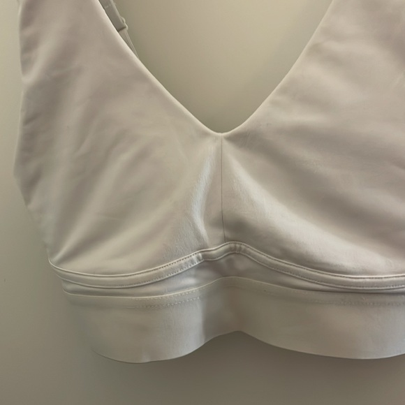 2 Fabletics sports bras - Picture 3 of 13